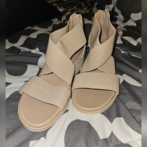 Low heel sandals